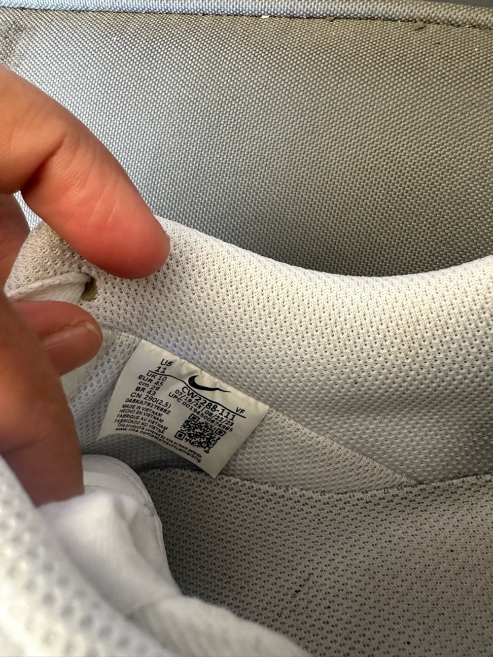 Nike White Low-Top Leather Sneakers - Picture 9 of 9